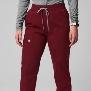 NWT Fabletics XS short Ion Scrub Pant